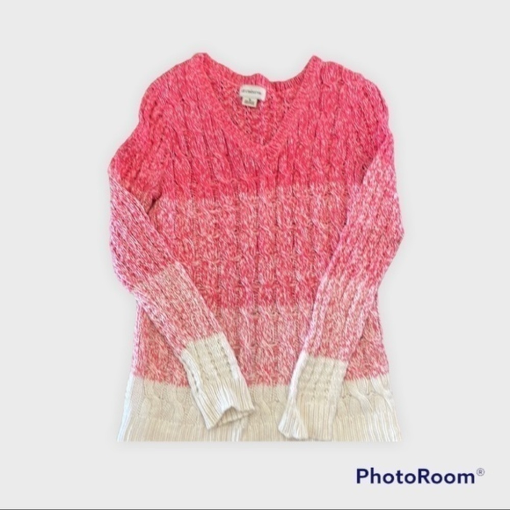 Bright pink and white sweater 0121